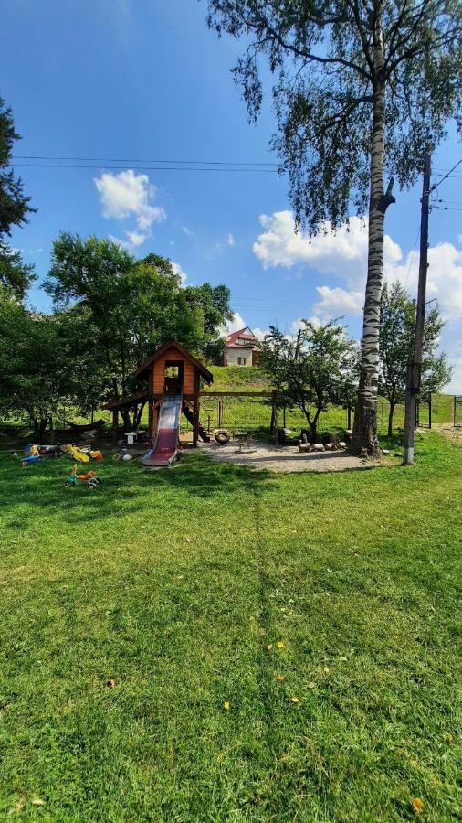 Gostyniy Dvir Petrovski Vorokhta Exterior photo